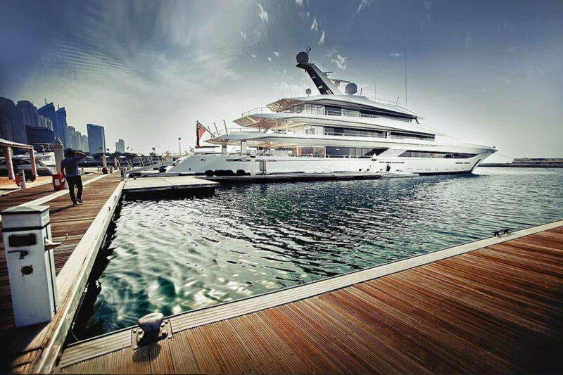 Yacht With Lunch/Dinner