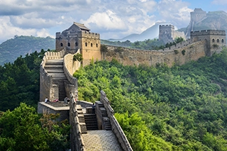 https://targettravelsqatar.com/wp-content/uploads/2025/08/Great-Wall-of-China.webp